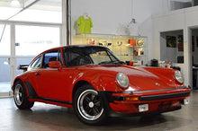 Load image into Gallery viewer, Porsche Tail Light Assembly - ULO 1117005
